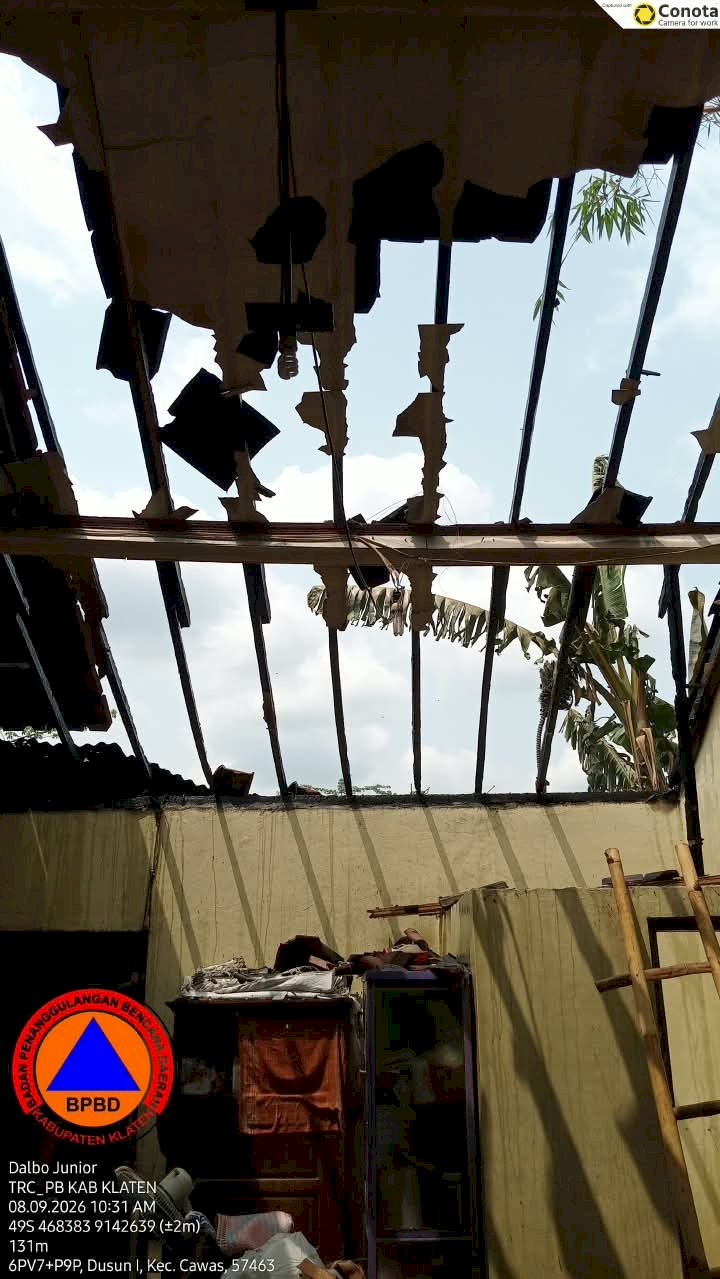 Penyerahan Bantuan Logistik Terdampak Kebakaran Rumah di Desa Baran, Kecamatan Cawas