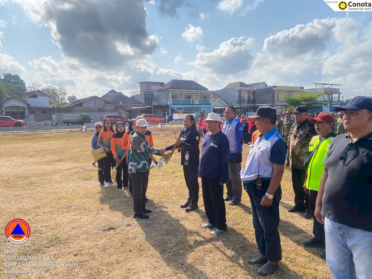 Aksi Bersih Sungai sekaligus Pengukuhan Pengurus Forum Sekolah Sungai Klaten (FKSK) di gelar di Lapangan Krokosono, Bendo, Buntalan, Klaten Tengah