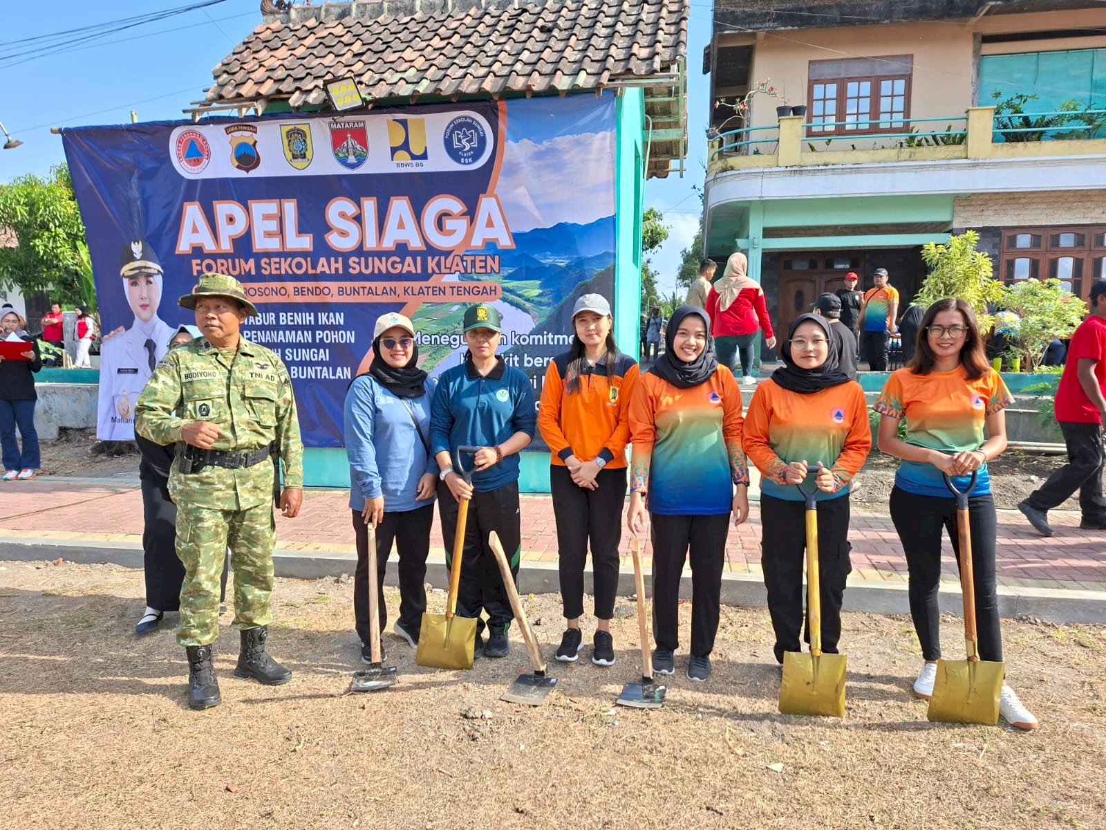 Aksi Bersih Sungai sekaligus Pengukuhan Pengurus Forum Sekolah Sungai Klaten (FKSK) di gelar di Lapangan Krokosono, Bendo, Buntalan, Klaten Tengah